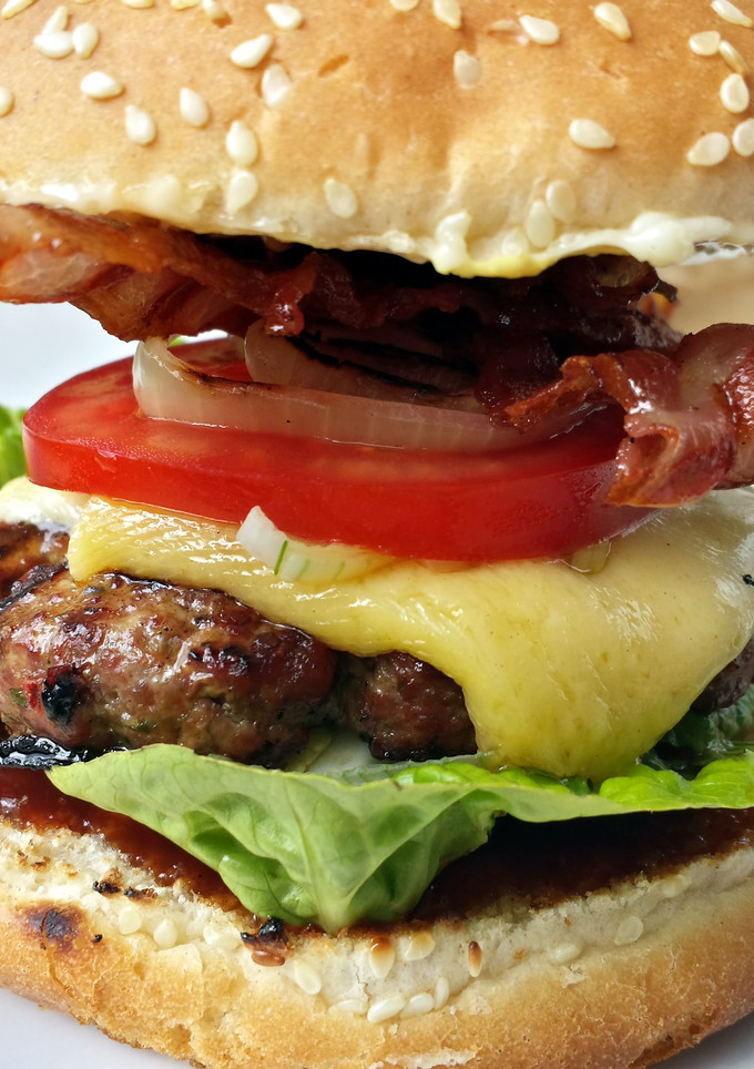A picture of Ultimate Bacon Cheeseburger.