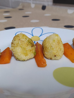 Una foto de Bolitas de mijo-calabacín-brócoli