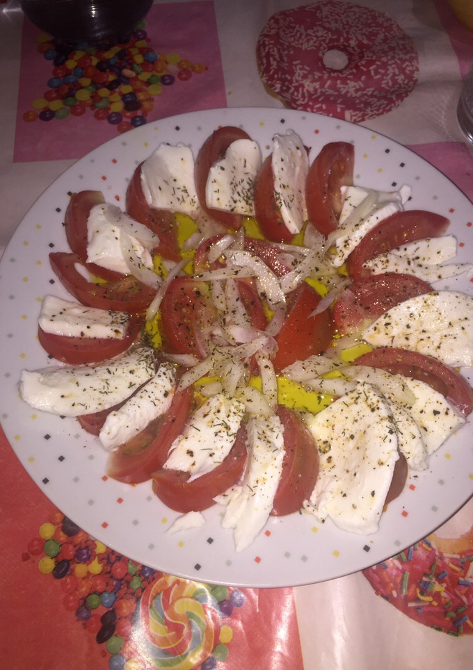 Una foto de Ensalada mozzella