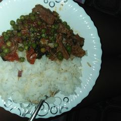 A picture of Pees and beef stew.