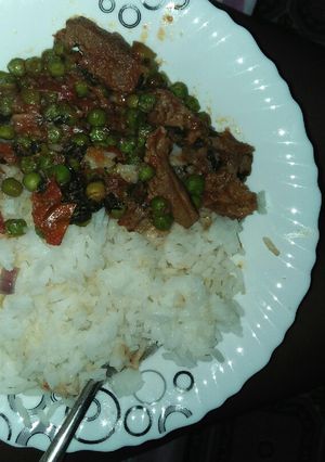A picture of Pees and beef stew.