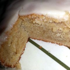 A picture of White Cake.