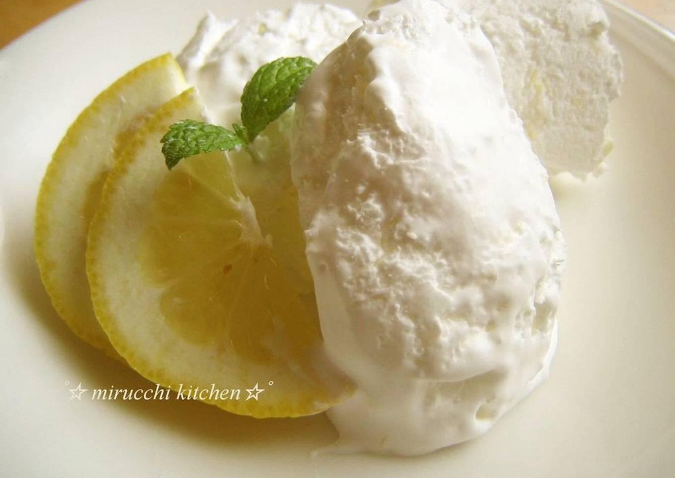 Refreshing Lemon Ice Cream