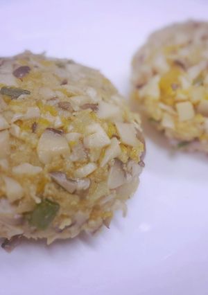 A picture of Kanya's Mushroom Burgers.