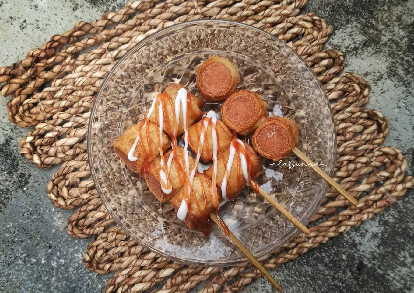 699. Sate Sosis Selimut Pangsit