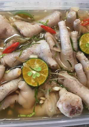 Hình của món Chân gà ngâm xả quất trên đất Hàn 😋.