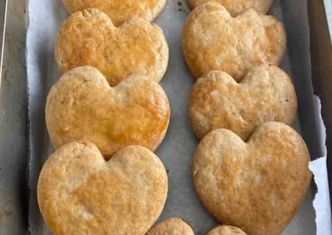 Wheat Flour Baking Heart Biscuits Recipe By Sarita Srivastava Cookpad 1442