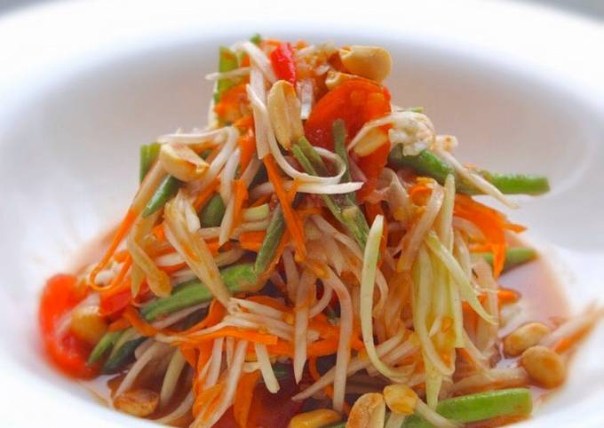 How to Prepare Favorite Som tum Salad (Thai papaya salad)