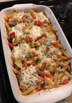 Rakott penne spenóttal és csirkemellel recept fotója