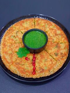 રવા નો હાંડવો (Rava Handvo Recipe In Gujarati) રેસીપી મુખ્ય ફોટો