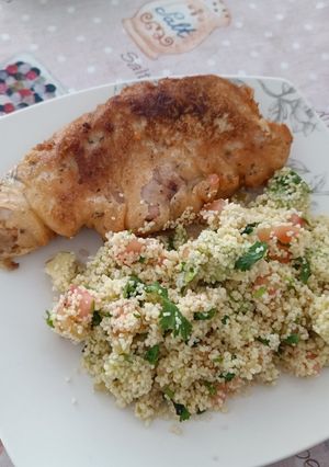 Una foto de Pescado frito con ensalada de cous cous