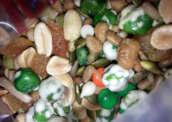 The New Way Making Recipe Shahans Ultimate Trail Mix Restaurant Style