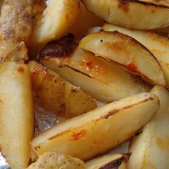 Vickys Sweet Chilli Sauced Potato Wedges, GF DF EF SF NF A picture of Vickys Sweet Chilli Sauced Potato Wedges, GF DF EF SF NF.