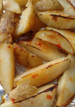 A picture of Vickys Sweet Chilli Sauced Potato Wedges, GF DF EF SF NF.