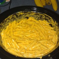 A picture of Crock pot buffalo chicken pasta.