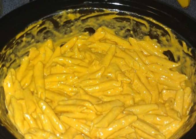 Crock pot buffalo chicken pasta