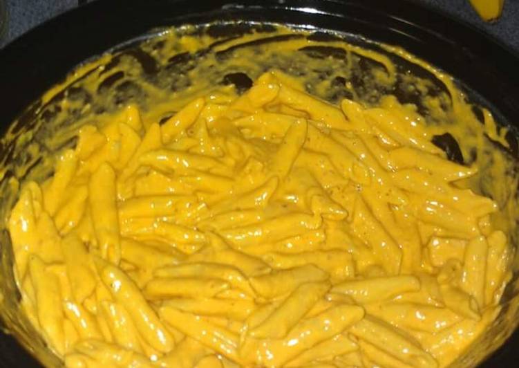 Crock pot buffalo chicken pasta