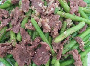 Hình của món Thịt bò xào măng tây bơ tỏi.