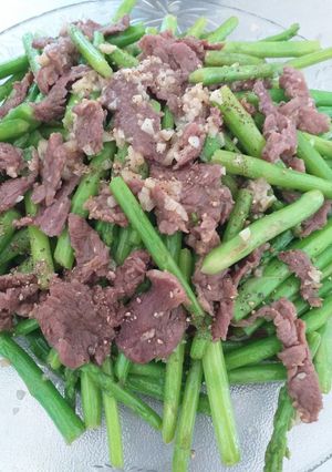 Hình của món Thịt bò xào măng tây bơ tỏi.