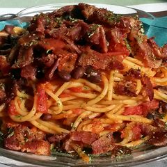 A picture of Black bean and bacon spaghetti.