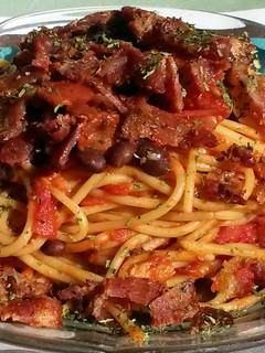 A picture of Black bean and bacon spaghetti.