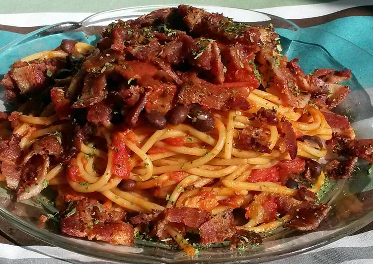 Black bean and bacon spaghetti