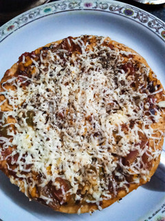 थिन क्रस्ट चाइनीस पिज़्ज़ा(Thin crust pizza recipe in Hindi) रेसिपी मुख्य फोटो