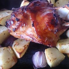 A picture of Honey baked ham shank.