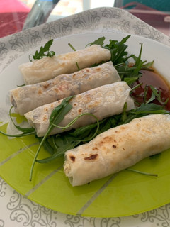 Una foto de Rollitos de papel de arroz a la plancha con relleno rápido