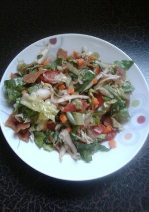 A picture of Fattoush in the Lebanese Style.