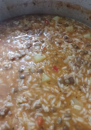 Una foto de Guiso de arroz con lentejas