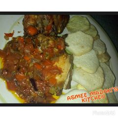 A picture of Fried yam and peppered chicken.