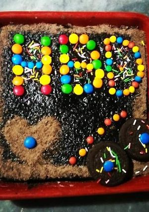 A picture of 3 ingredient Oreo Cake/Lockdown Cake🎂🍪🍫.