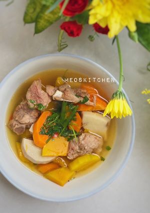 Hình của món Canh xương heo nấu bí đỏ, cà rốt, khoai môn.