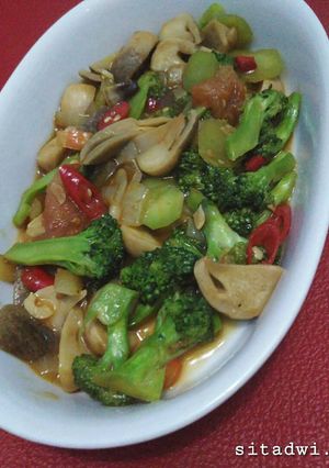 Foto resep Brokoli Jamur Saus Tiram