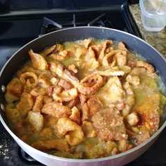 Una foto de Chile de chicharrón