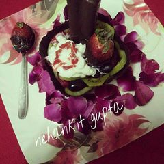 A picture of Edible chocolate bowl.