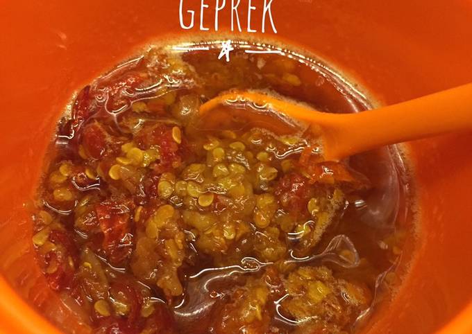 Cara Gampang Menyiapkan [40] Sambal Geprek, Enak Banget