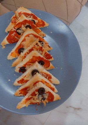 صورة لوصفة بيتزا بالتوست 🍕