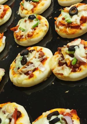 A picture of Mini Pizzas.