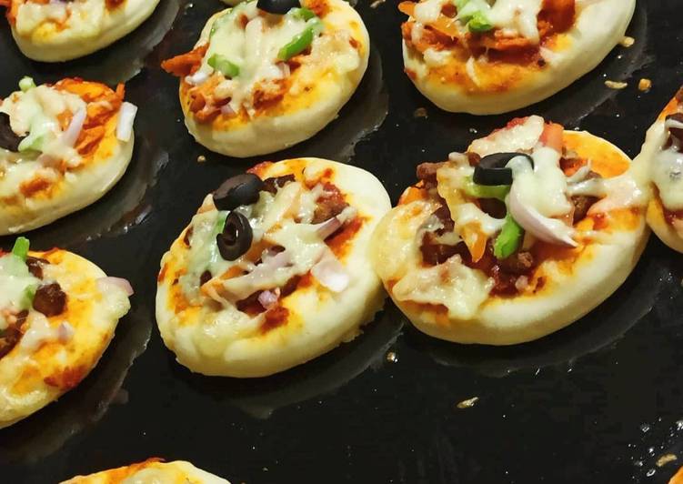 Easiest Way to Prepare Homemade Mini Pizzas