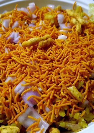 पोहा (Poha recipe in Hindi) रेसिपी मुख्य फोटो