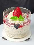 Strawberry Cheesecake Overnight Oats 🍓