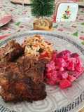 Costillas a la parrilla con arroz navideño y ensalada Rusa