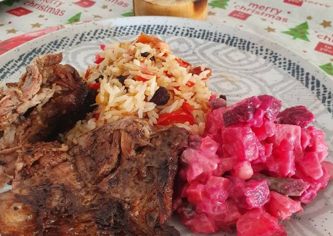 Costillas a la parrilla con arroz navideño y ensalada Rusa Receta de Nicol-  Cookpad