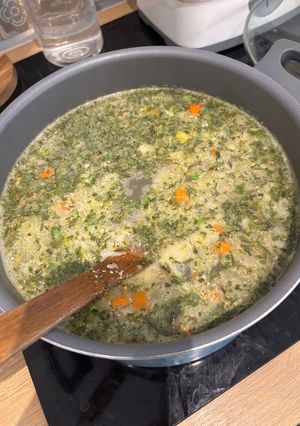 Tárkonyos csirkeragu leves recept fotója