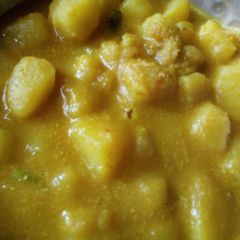 A picture of Aloo posto.