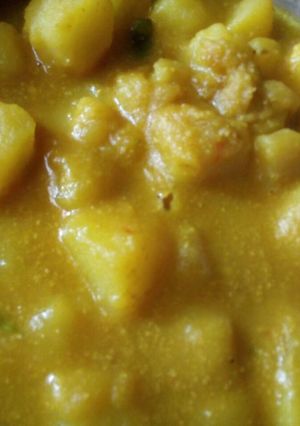A picture of Aloo posto.