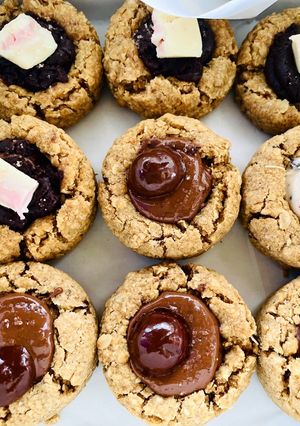 รูปของ คุกกี้โอ้ตหยอดหน้าชอกโกแลตที่ชอบ🍫🍪(Oat cookies topping with Favorite Choco Bar)🍫