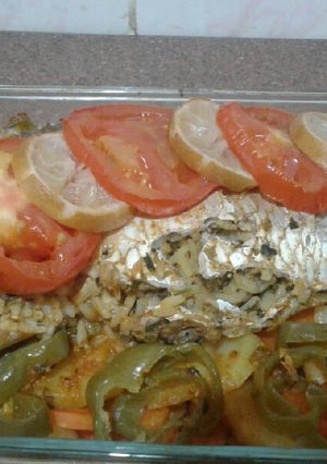 صورة لوصفة سمكة في الفرن محشوة بالأرز مع الخضر
